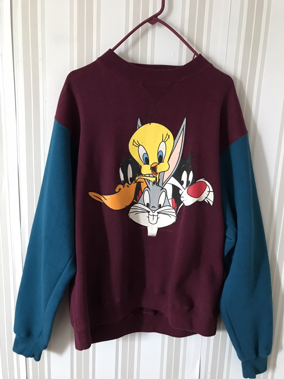 Vintage 90s Looney Tunes LARGE Crewneck 