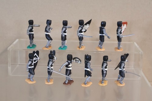 TIMPO SWOPPETS 12 x BLACK MEDIEVAL KNIGHT SOLDIER ATTACKING om - Picture 13 of 13