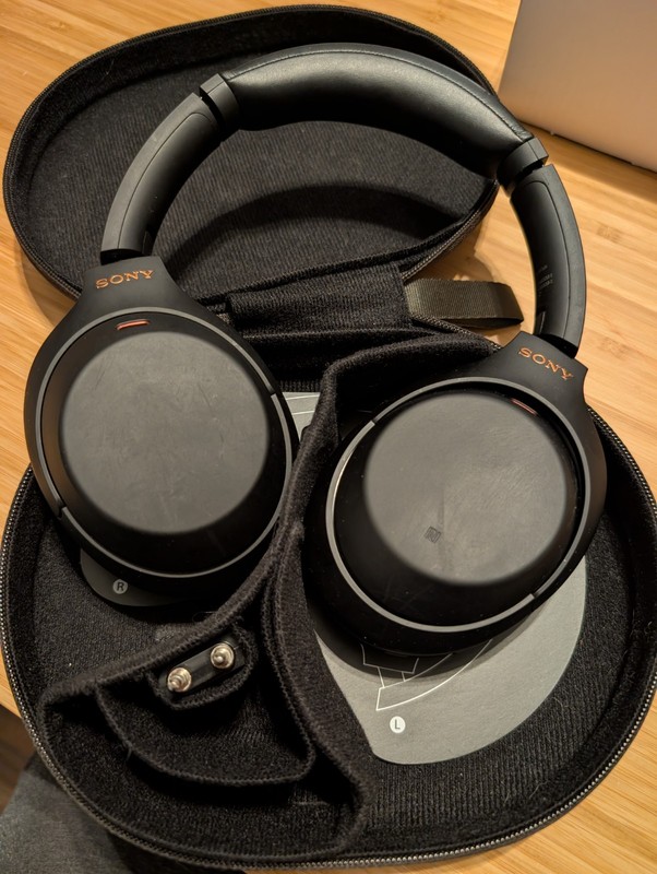 Sony WH-1000XM4 Wireless Noise Canceling Headphones Black - Complete with Case