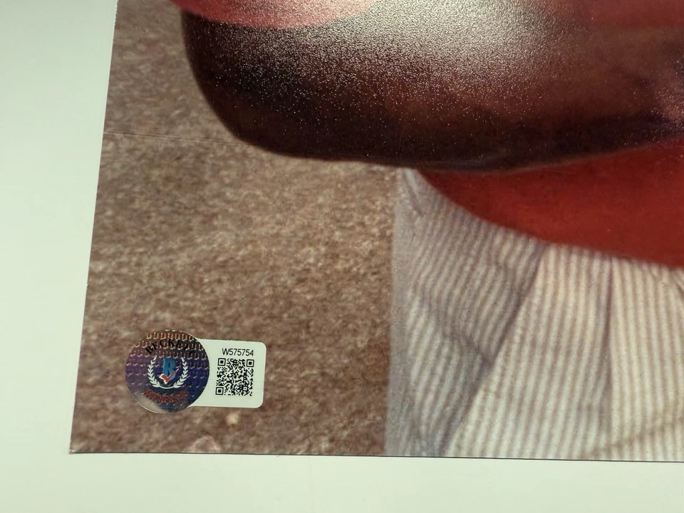 RARE - Steve Yzerman Barry Sanders Cecil Fielder Joe Dumars Signed 16x20 Beckett - Image 3 of 4