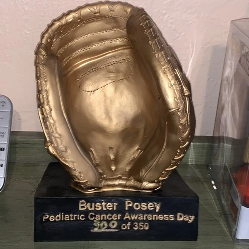 Buster Posey Gold Glove Statue Trophy San Francisco Giants Pediatric Cancer Nite