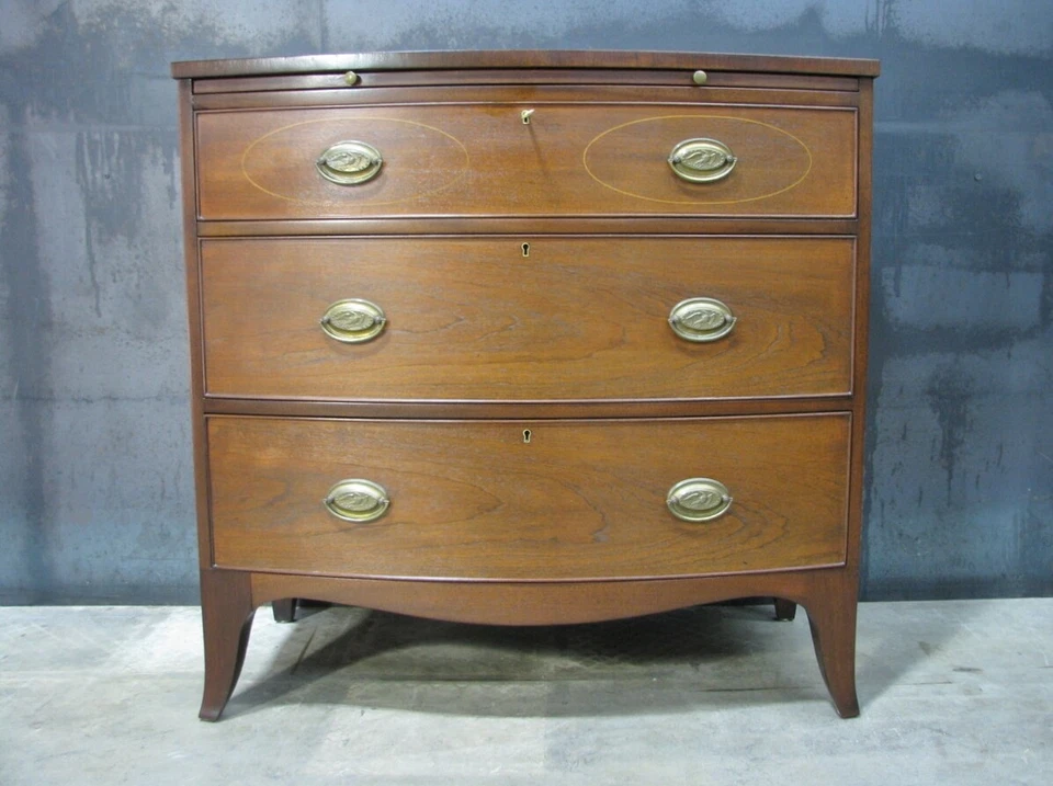 Como Nuevo De Colección Kittinger Hepplewhite Arco-Frente Caoba 3 Cajones Cómodo con Extraíble Foto 2 de 4