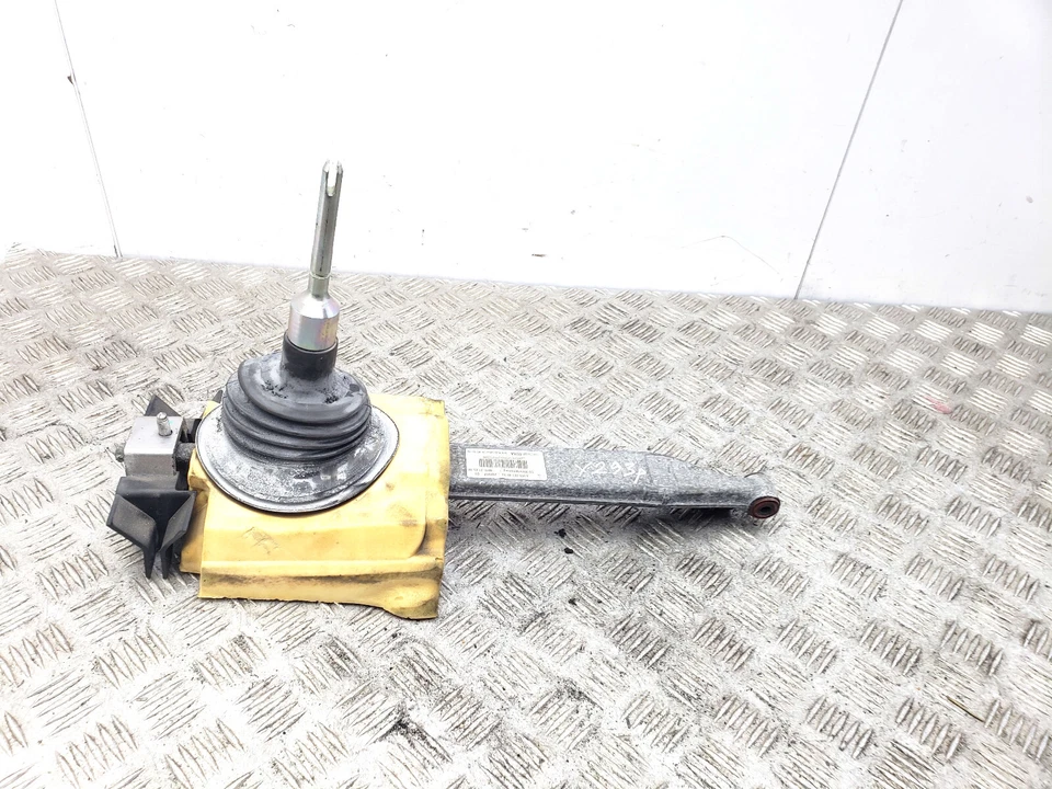 MERCEDES BENZ C CLASS W205 GEAR SELECTOR 6 SPEED MANUAL A2052674500 2014 - Image 2 of 4