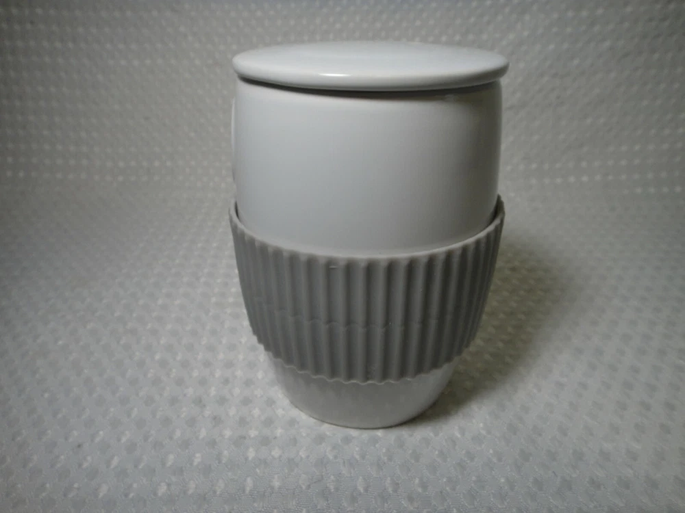 Pampered Chef Ceramic Microwave Egg Cooker w/ Lid & Hand Grip 17B Kitchen Gadget Pampered Chef Ceramic Microwave Egg Cooker w/ Lid & Hand Grip 17B Kitchen Gadget