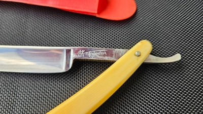 J.A. HENCKELS ZWILLINGSWERK 70 1/2 FRIODUR INOX STRAIGHT RAZOR