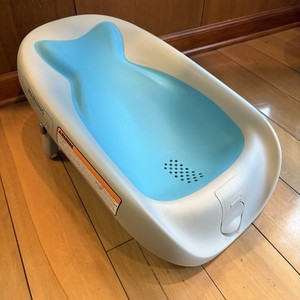 Infant Baby Bath for Counter Skip Hop Baby Bath Tub Moby Recline and Rinse