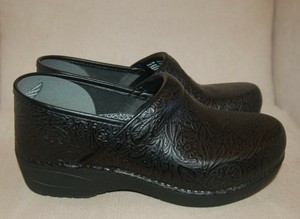 dansko xp 2.0 black floral tooled