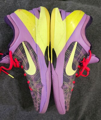 Size 10.5 - Nike Kobe 7  Supreme Christmas  used