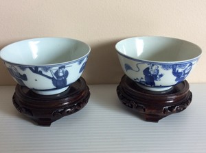 Set of 2 antique Chinese 19th Century Blue & White Bowl with Figures
