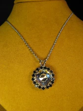 MARIANA JEWELRY NECKLACE SWAROVSKI CRYSTALS CLEAR BLACK WHITE PENDANT CHAIN Gift