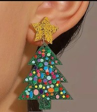    Beautiful Green Christmas Tree Dangle Pierced Earrings