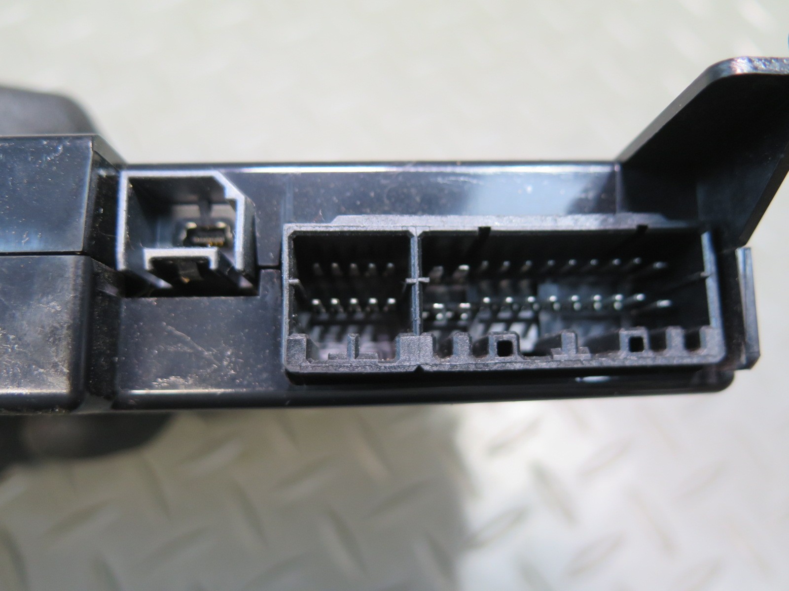 2014-2016 MASERATI GHIBLI M157 SQ4 TELEMATIC COMMUNICATION CONTROL MODULE