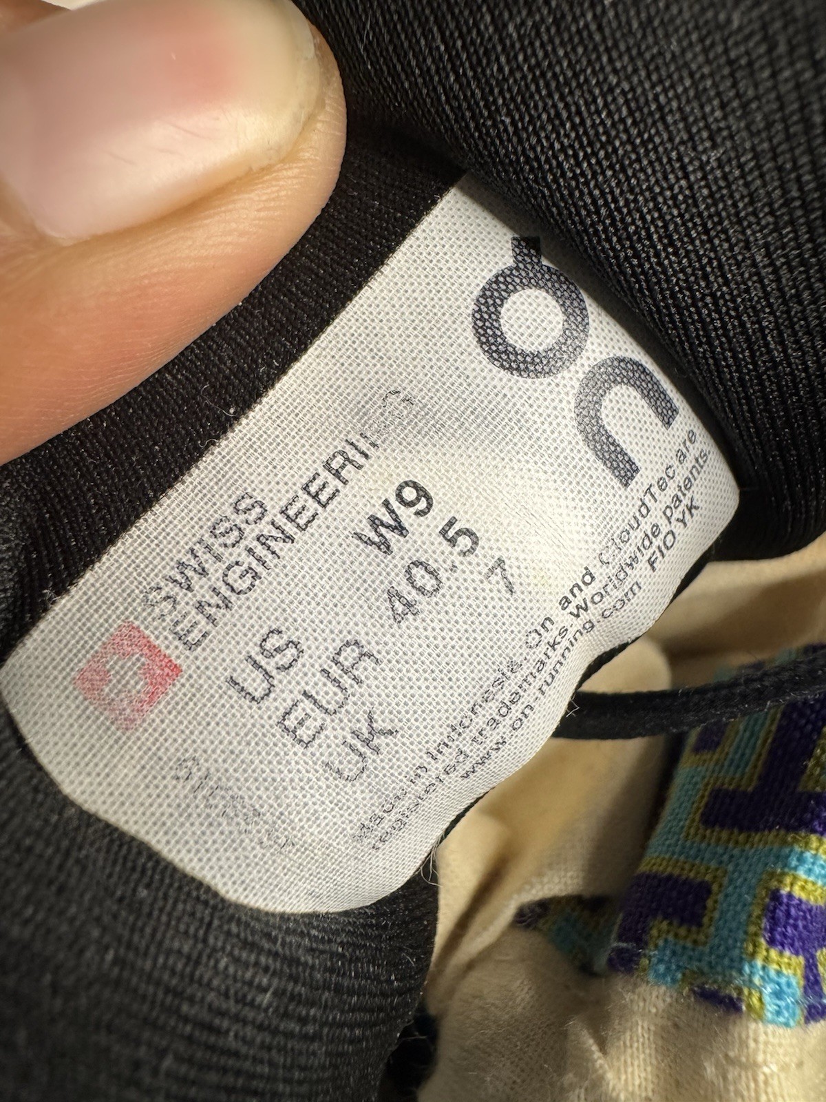 Women’s On Cloud Cloudrunner Size 9 - image 6