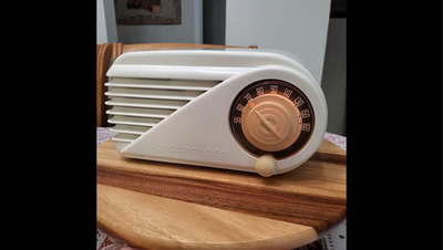Beautiful Vtg Farnsworth Bullet Art Deco Style Radio GT-051 Looks