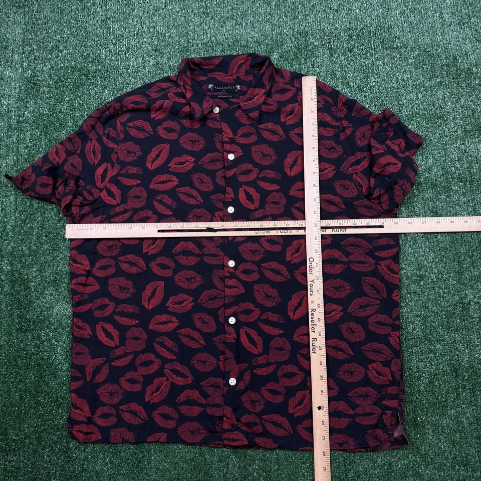Camisa con botones All Saints para hombre talla XL roja negra marca de beso AOP manga corta Foto 4 de 4