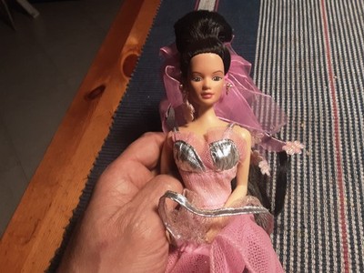 SCHÖNE KID KORE PUPPE 1996 IN SEHR GUTEM ZUSTAND HÖHE 28 CM