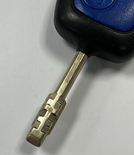 FORD TRANSIT TELECOMANDO PORTACHIAVI 3 PULSANTI. MK7 FURGONE RIBALTABILE BLU TESTATO E FUNZIONANTE!! - Foto 3 di 3