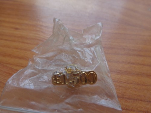 CLASSIC OFFICIAL TGI FRIDAYS STORE GOLD ENAMEL PIN BADGE