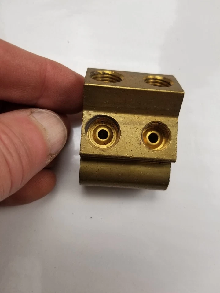 Eje trasero de unión de línea de freno OEM Ford C8TZ-2074-A Foto 3 de 4