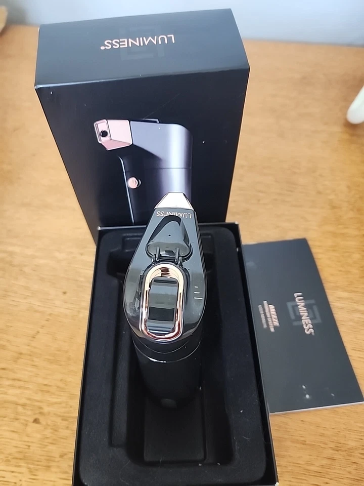 The Luminess Breeze Duo model comes in a sleek black color - Image 4 of 4