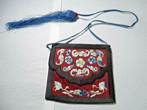 ANTIQUE SILK EMBROIDERED CHINESE WALLET PURSE