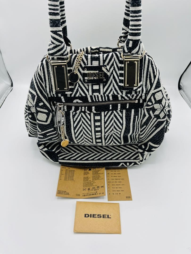 Diesel Women D-Vina Hammock Bag FW22 Fashion Show Almost Diesel Women D-Vina Hammock Bag FW22 Fashion Show Almost