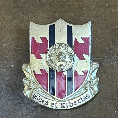 New ListingWW2 US Army Military 420th Field Artillery Bat. DI DUI Pin Crest THEATER MADE