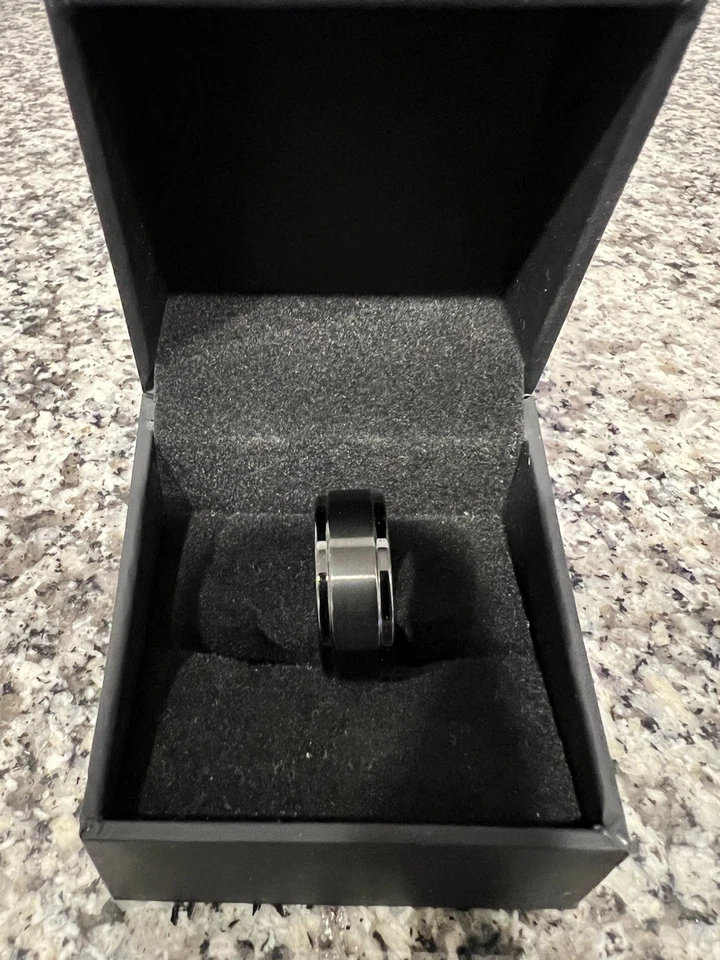 Alianza de boda de tungsteno negra de ajuste cómodo Triton para hombre talla 10 Foto 4 de 4