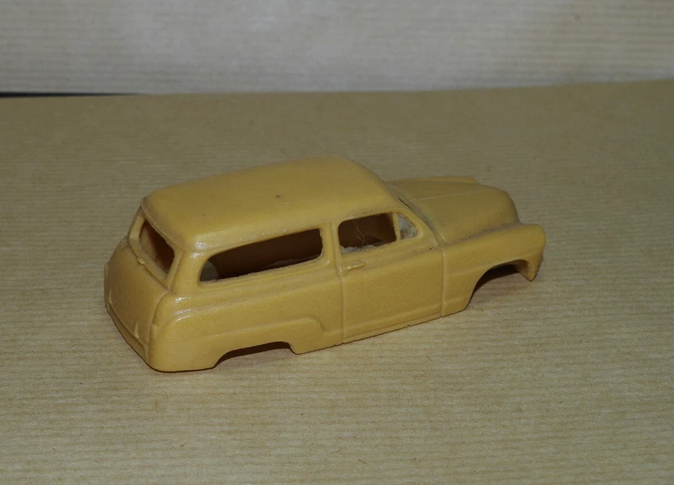 SIMCA ARONDE CHATELAINE CARROSSERIE EN RESINE provient d'un kit échelle 1/43 - Photo 2/2