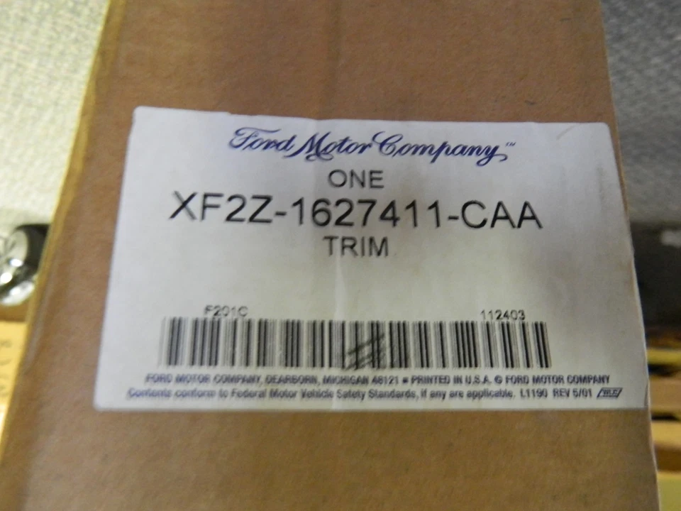 Nuevo panel de moldura de puerta trasera Ford Windstar 1999-2003 fabricante de equipos originales color camello tostado Foto 3 de 3