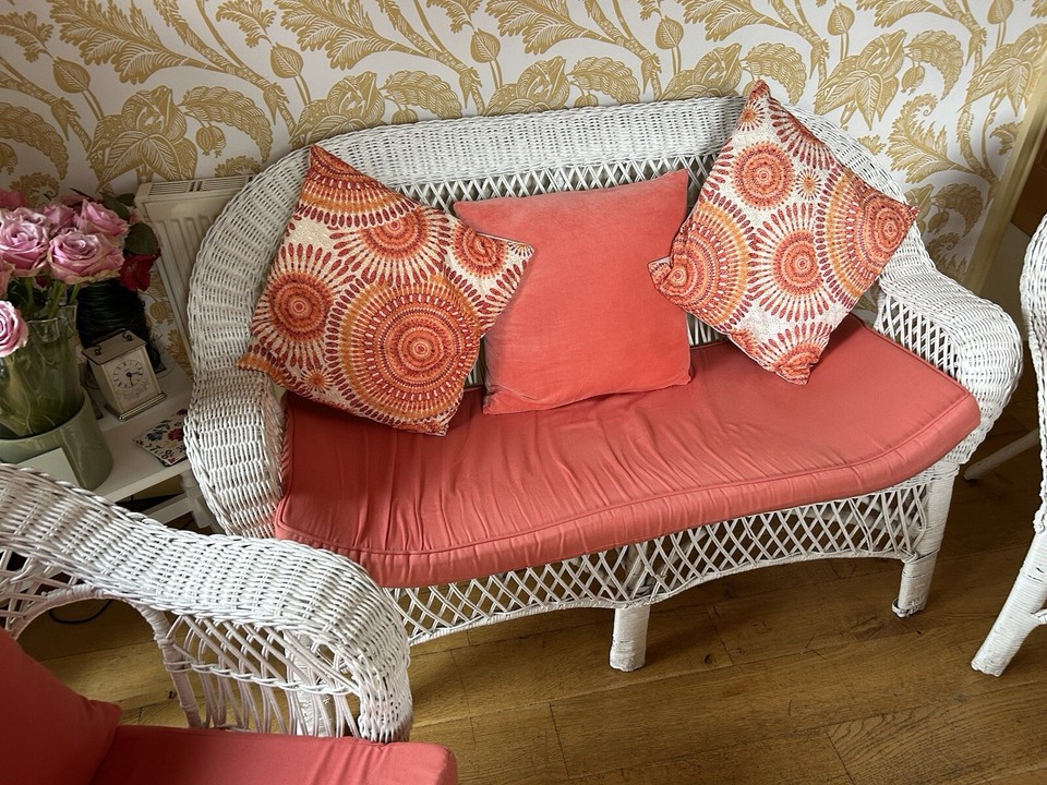 WHITE CANE CONSERVATORY SOFA AND CHAIRS PLUS CUSHIONS eBay