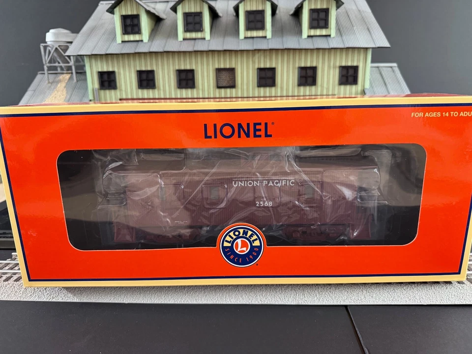 Lionel Union Pacific CrewSounds CA-1 Caboose #2568--NEW-Lionel 2322049 - Image 3 of 4