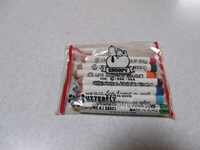 VINTAGE PEANUTS SNOOPY MINI COLORED PENCILS IN CLEAR CASE HONG
