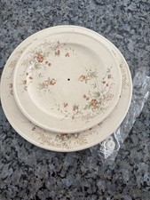 Bezaubernde zweistufige Servierplatte mit Blumen und femininem Motiv Kuchen Cupcakes Leckerbissen