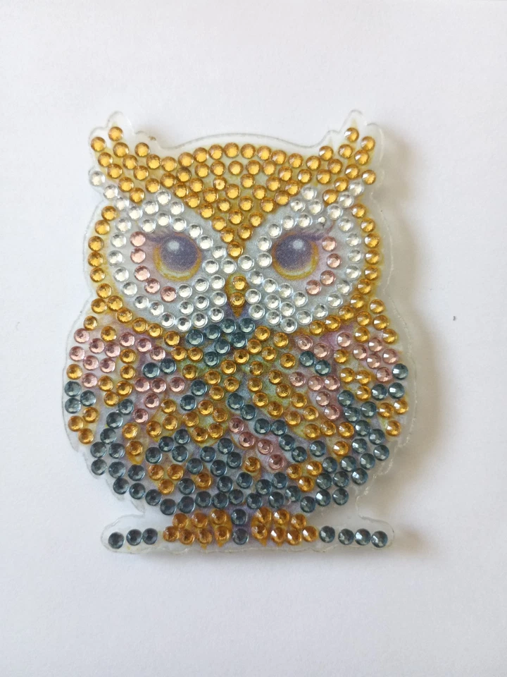 Imán de estrás de búho hecho a mano Foto 4 de 4