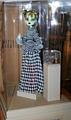 Off-White c/o Monster High Harmonie Ghoul Doll-New in Box w/Shipper