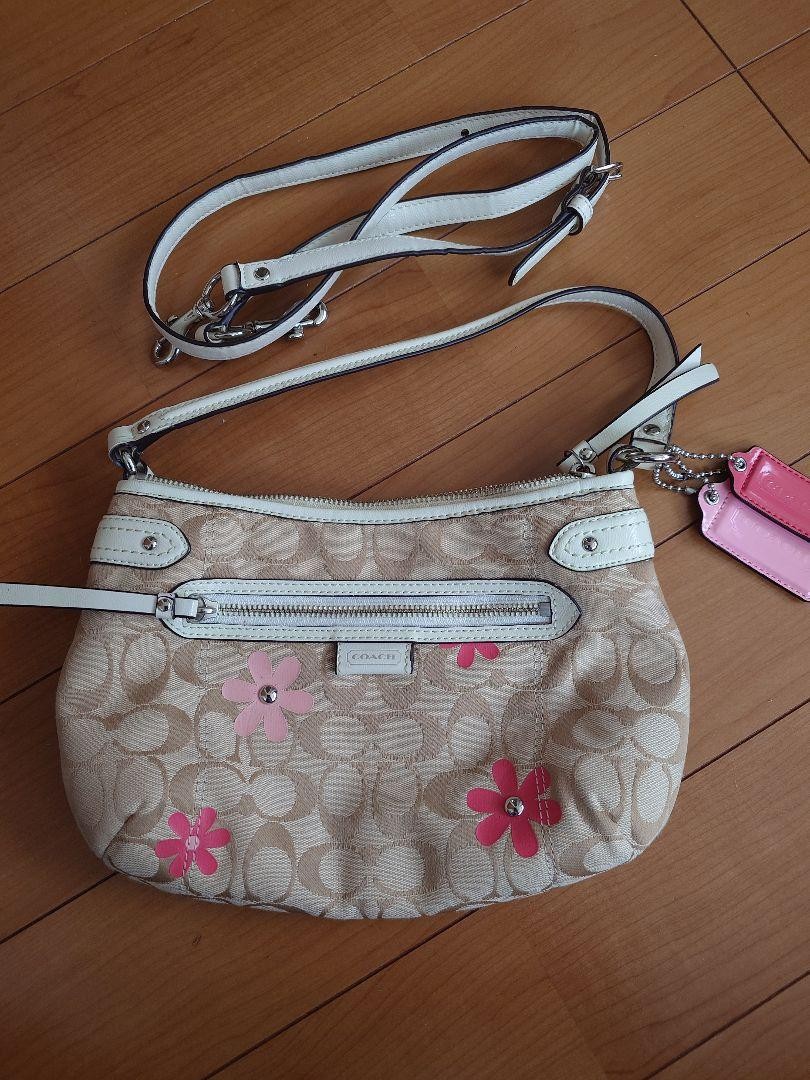 Coach Floral Print Shoulder Bag in Signature Fabric PC1BV7