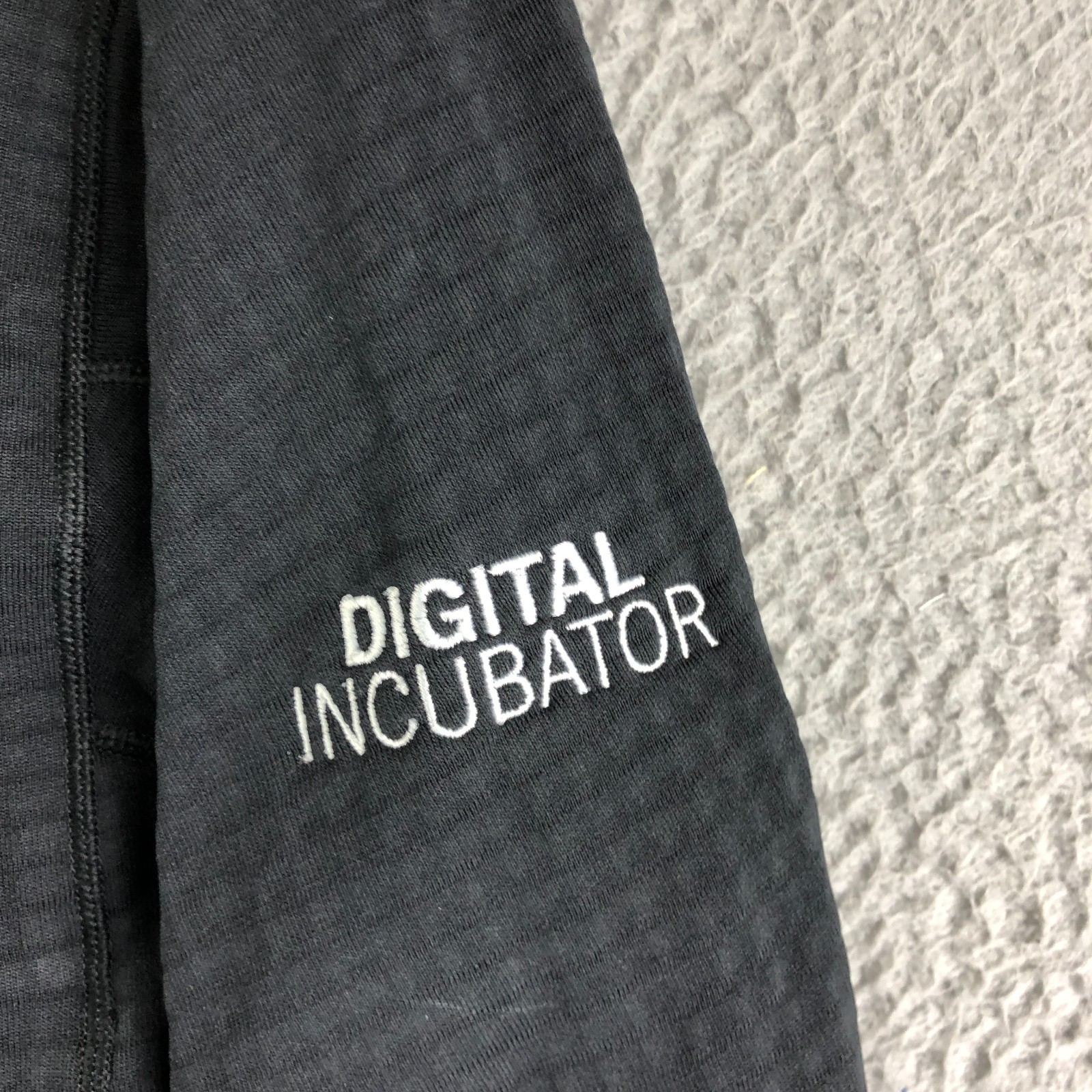 NWT Patagonia 1/2 Zip R1 Pullover Men XL Black Polartec Fleece Grid Co. Logo thumbnail 5