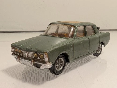 Corgi Toys Rover 2000TC 1/43 Scale Diecast Car With Golden Jacks