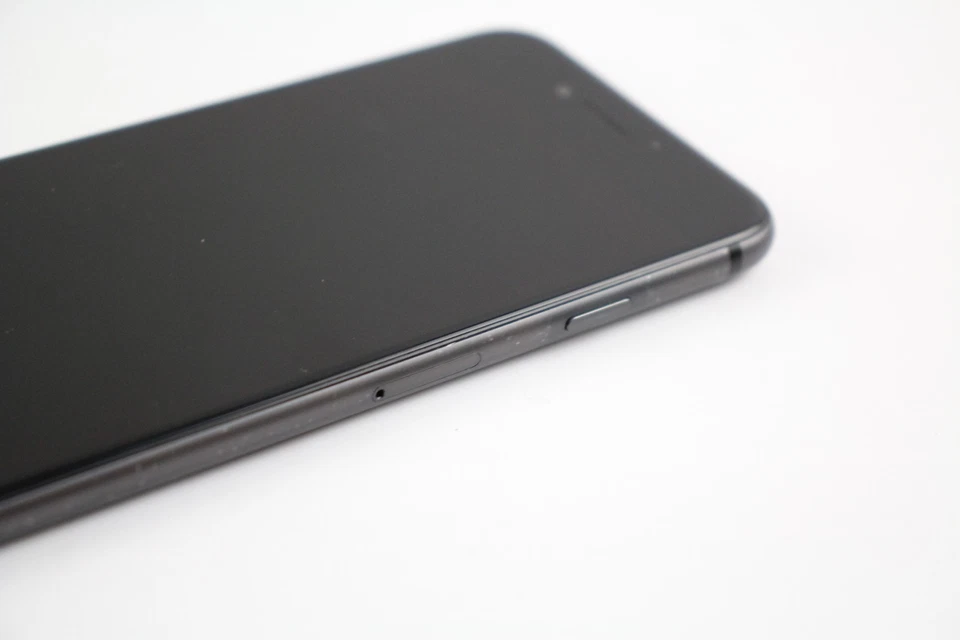 Apple iPhone 8 (Unlocked) A1905 64GB Space Grey Grade C Boxed - Image 4 of 4