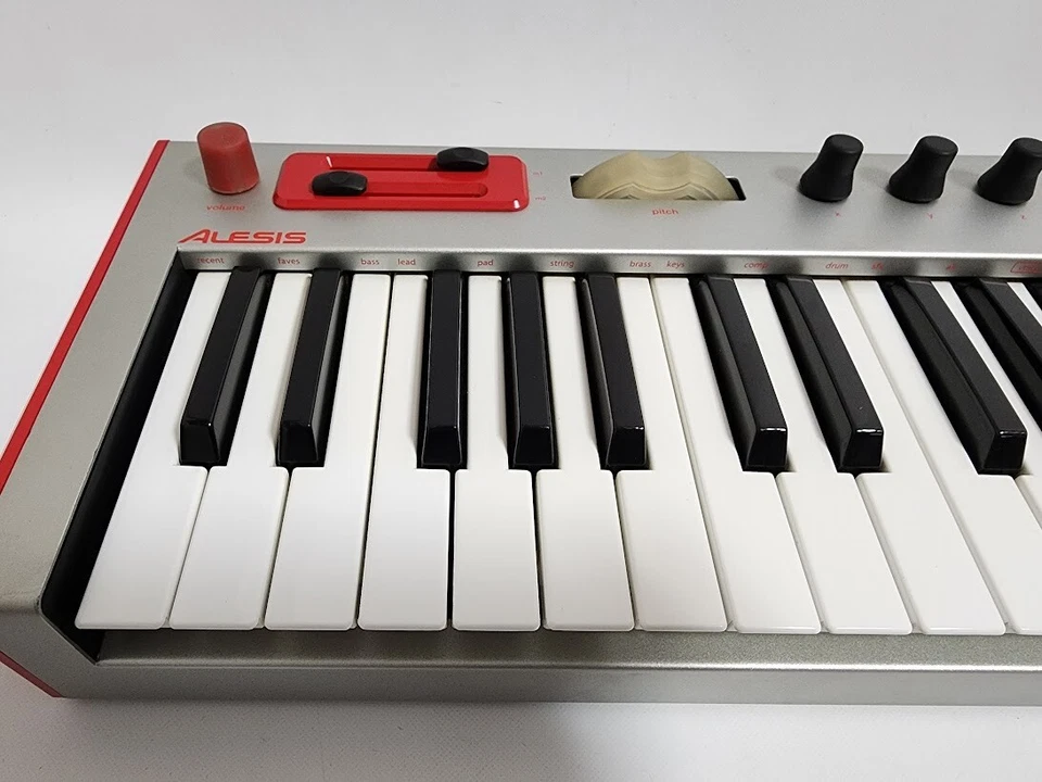 Alesis Micron Anolog Modeling Keyboard Synthesizer - Bild 2 von 4