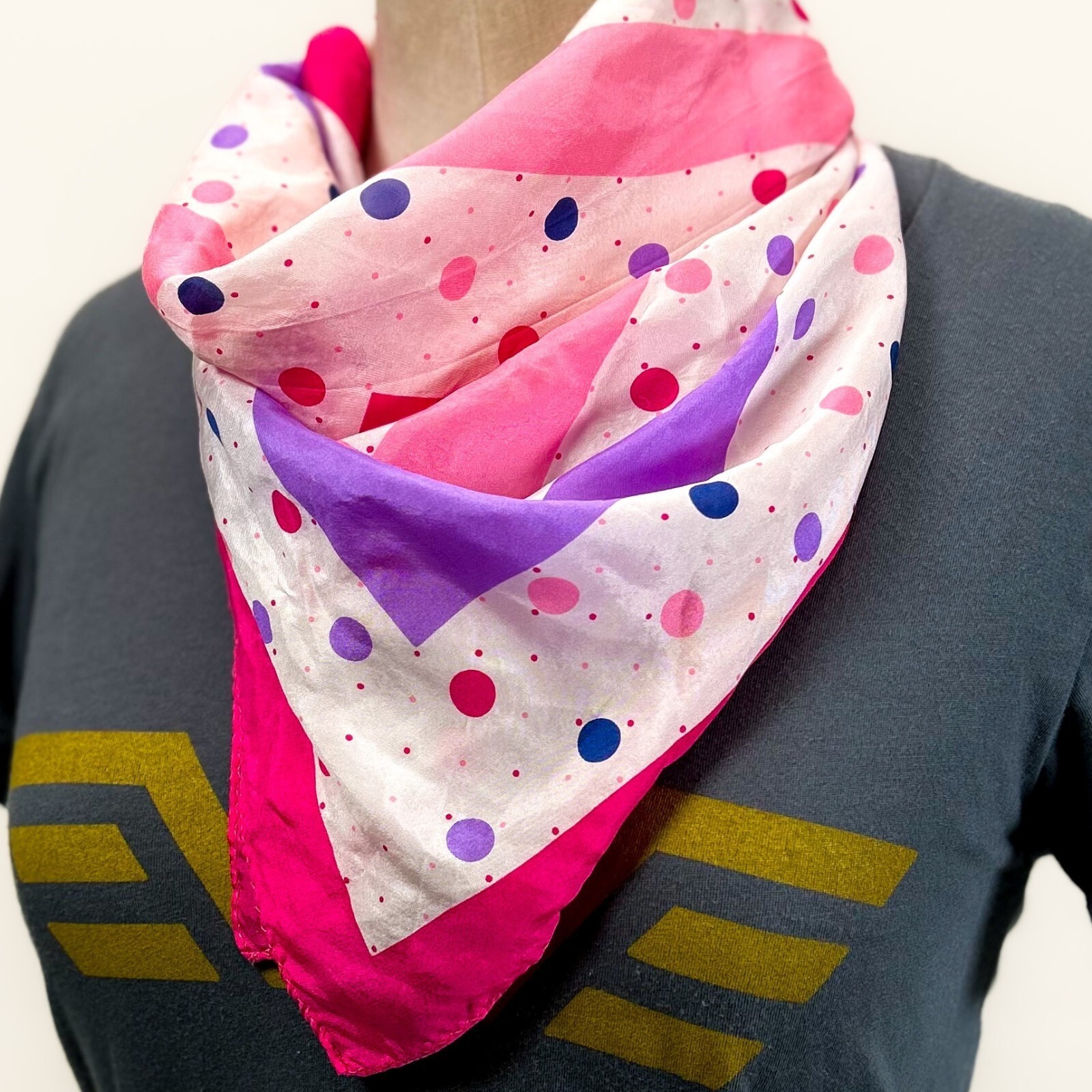 Polka triangle sia scarf pink nectar