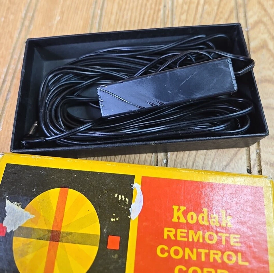 Kodak Remote Control Cord 25-Foot : For Kodak Electric 8 Camera's - Image 2 of 4