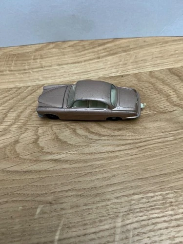 Matchbox Series Lesney No. 28 - Jaguar Mk 10 (Mark X) vintage diecast model car