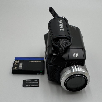 Sony Handycam HDR-HC7 HDV 6.1MP 20x Optical Zoom W. Battery 2GB SD Card Good