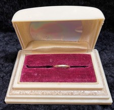 Circle Of Love TW 2005 14k Solid Gold Wedding Band Size 4  .91 Grams