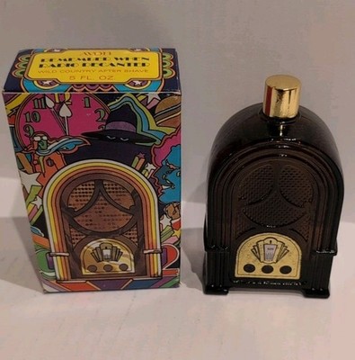 Avon Remember When Gift Box And Full Bottle Of Wild Country Aftershave NOS
