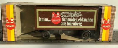  Herpa 820414 1:87/H0 Koffer Anhänger ''Schmidt-Lebkuchen'' (GF123-4R22/6)-1
