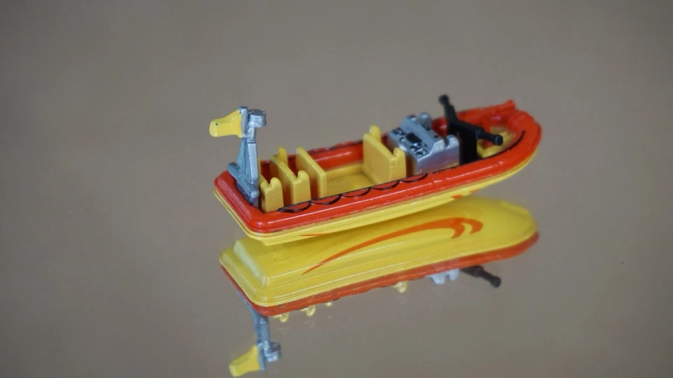 Micro Máquinas Emergencia Bomberos y Rescate Rígido Bote Inflable “Costilla” Foto 2 de 4