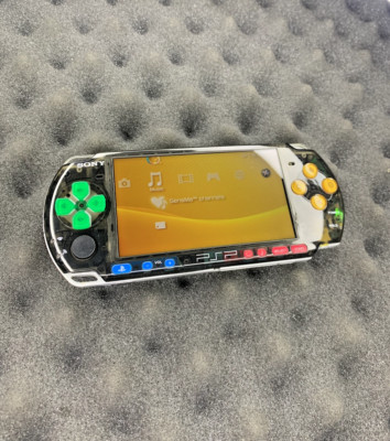 *NEUWERTIG* Sony PSP 3000 (Rainbow Clear) Konsole + neuer Akku + neues Ladegerät + Speicher